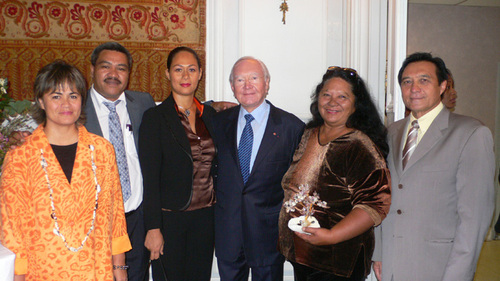 Avec le député maire Michel Buillard, Pascale Hait représentante à l'APF et les congressistes